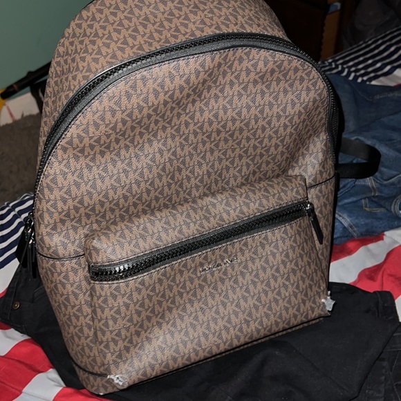 Michael kors back pack - Picture 6 of 9